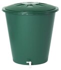 Stück von Regentonne, rund
210 Liter, 
80 cm hoch, Ø max. 77 cm,
mit Deckel und Hahn, 
hergestellt aus 100% Recyclingmaterial (PP),
Farbe grün im aktuellen Holz Possling Prospekt