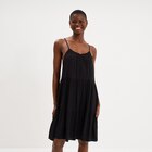Robe fluide à volants fines bretelles noir femme - La Halle Robe fluide à volants fines bretelles noir femme à 15,99 € dans le catalogue La Halle