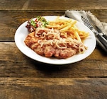 Aktuelles Schnitzel mit Schmorzwiebeln und Pommes frites Angebot bei porta Möbel in Hamburg ab 4,90 €