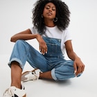 La Halle Loriol-sur-Drôme - Promo Salopette en jean mom boutonnée denim double stone femme Promo Salopette en jean mom boutonnée denim double stone femme à 17,99 € dans le catalogue La Halle à Loriol-sur-Drôme