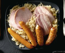 Casino Supermarchés Montayral - Choucroute garnie Promo Choucroute garnie dans le catalogue Casino Supermarchés "Les 366 jours les + promo de France" à Montayral