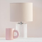 Promo Lampe verre nervuree à 14,99 € dans le catalogue B&M à Rezé