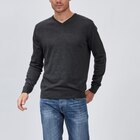 Pull avec col V gris foncé homme - LH en promo chez La Halle Pull avec col V gris foncé homme - LH dans le catalogue La Halle