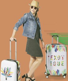 Géant Casino Deauville - Paires de lunettes de soleil et valise cabine exotique Promo Paires de lunettes de soleil et valise cabine exotique dans le catalogue Géant Casino "Le salon du bagage" à Deauville