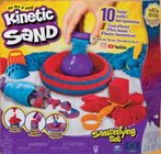 COFFRET SANDISFYING + 10 MOULES - KINETIC SAND en promo chez Intermarché COFFRET SANDISFYING + 10 MOULES - KINETIC SAND dans le catalogue Intermarché