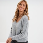 Pull col en V manches longues gris femme en promo chez La Halle Pull col en V manches longues gris femme dans le catalogue La Halle