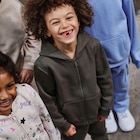 Sweat zippé à capuche et poches vert kaki garçon en promo chez La Halle Sweat zippé à capuche et poches vert kaki garçon dans le catalogue La Halle