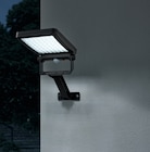 Projecteur solaire à LED avec détecteur de mouvements - LIVARNO dans le catalogue Lidl