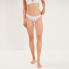Tanga en dentelle avec noeud blanc femme en promo chez La Halle Tanga en dentelle avec noeud blanc femme dans le catalogue La Halle