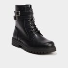 Boots crantées à lacets et boucles noir femme en promo chez La Halle Saint-Herblain à 19,99 €