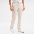 Promo Pantalon cargo en lin mélangé gris clair homme à 15,00 € dans le catalogue La Halle à Kervignac