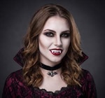 Vampirzähne im Angebot bei Woolworth in Falkensee Vampirzähne Angebote bei Woolworth Falkensee für 0,55 €