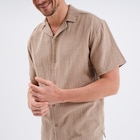 La Halle Marseille - Promo Chemise gaze de coton manches courtes taupe homme Promo Chemise gaze de coton manches courtes taupe homme à 25,99 € dans le catalogue La Halle à Marseille