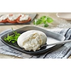 Burrata avec feuille en promo à 3,90 € chez Carrefour Burrata avec feuille dans le catalogue Carrefour