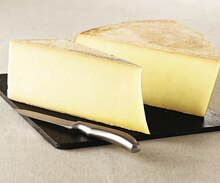 Comté 12 mois Centenaire - Géant Casino à Angers Comté 12 mois Centenaire en promo chez Géant Casino Angers à 16,90 €