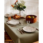 Promo Nappe "Under the Tree" à 19,99 € dans le catalogue Carrefour à Boussy-Saint-Antoine