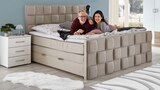 Boxspringbett oder Nachttisch Angebot in Bischofsheim Boxspringbett oder Nachttisch im aktuellen Prospekt bei ROLLER in Bischofsheim