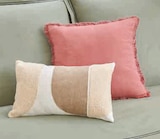 Promo Coussin deco 30x50cm à 8,90 € dans le catalogue Super U à Saint-Benoît-du-Sault