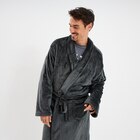 Peignoir long ceinturé effet velours gris clair homme en promo chez La Halle Peignoir long ceinturé effet velours gris clair homme dans le catalogue La Halle