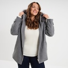 Manteau zippé à capuche fausse fourrure gris femme grande taille - La Halle à Marseille Manteau zippé à capuche fausse fourrure gris femme grande taille en promo chez La Halle Marseille à 34,99 €