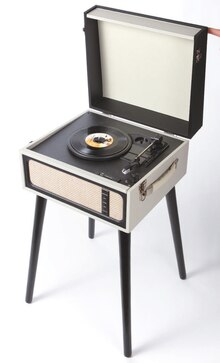 Stokomani Rotheneuf - LA PLATINE VINYLE SUR PIEDS Promo LA PLATINE VINYLE SUR PIEDS dans le catalogue Stokomani "Black Friday" à Rotheneuf