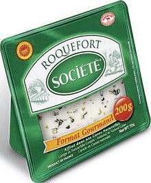 Casino Supermarchés Vannes - Roquefort AOP 31,7% MG Promo Roquefort AOP 31,7% MG dans le catalogue Casino Supermarchés "Faites vous-plaisir cet été !" à Vannes