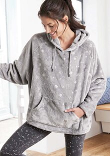 Kuschelponcho bei Ernstings family in Hilden Kuschelponcho im Angebot bei Ernstings family Hilden für 17,99 €