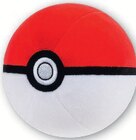 Peluche pokemon pokeball 12cm en promo chez Hyper U Saint-Nazaire à 7,99 €