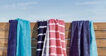 Carrefour Villers-Sire-Nicole - Le drap de plage "Beach Time" Promo Le drap de plage "Beach Time" dans le catalogue Carrefour "Le mois qui aime la France" à Villers-Sire-Nicole