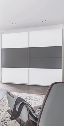 Schwebetürenschrank 2-türig bei XXXLutz Möbelhäuser in München Schwebetürenschrank 2-türig im Angebot bei XXXLutz Möbelhäuser München für 499,00 €