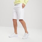 Short jogging molleton droit blanc homme en promo chez La Halle Short jogging molleton droit blanc homme dans le catalogue La Halle