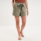 Short paperbag lin mélangé vert kaki femme à 19,99 € dans le catalogue La Halle