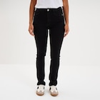 Jeans slim taille haute denim noir femme en promo chez La Halle Jeans slim taille haute denim noir femme dans le catalogue La Halle