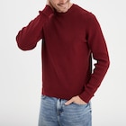 Pull avec col rond à relief bordeaux homme - La Halle Pull avec col rond à relief bordeaux homme à 19,99 € dans le catalogue La Halle