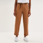 Pantalon chino regular ceinture tressée marron clair femme - La Halle Pantalon chino regular ceinture tressée marron clair femme à 25,99 € dans le catalogue La Halle