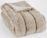 STAVKLOKKE Kuscheldecke für 17,50 € bei JYSK im Angebot STAVKLOKKE Kuscheldecke im aktuellen JYSK Prospekt
