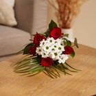 Bouquet duo de roses et thémas - FLEUR en promo chez Carrefour Ajaccio à 7,99 €