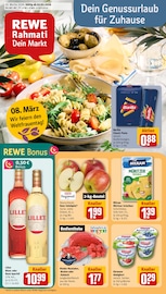 Erdbeeren im REWE Prospekt in Köln Aktueller REWE Prospekt mit Erdbeeren, "Dein Markt", Seite 1