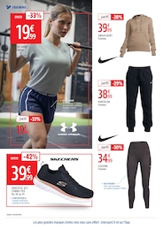 Offre Jogging Femme dans le catalogue Intersport du moment à la page 22