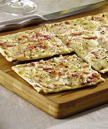 Casino Supermarchés Plumergat - Flammekueche lardons oignon Promo Flammekueche lardons oignon dans le catalogue Casino Supermarchés "Priorité aux promos" à Plumergat