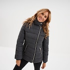 Doudoune cintrée à capuche amovible gris foncé femme en promo chez La Halle Rouen à 29,99 €