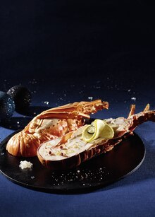 Casino Supermarchés Flaine - 1/2 Langouste Promo 1/2 Langouste dans le catalogue Casino Supermarchés "Magic menus" à Flaine