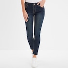 Promo Jean stretch slim 7/8 ème denim dirty femme à 29,99 € dans le catalogue La Halle à Bonnée