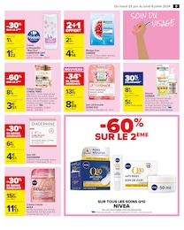 Offre Maquillage dans le catalogue Carrefour du moment à la page 11