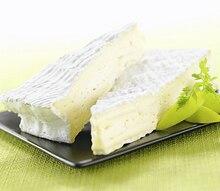 Brie le Maubert - Géant Casino à Tremblay-en-France Brie le Maubert en promo chez Géant Casino Tremblay-en-France à 6,90 €