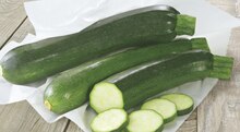 Courgette bio - Géant Casino à Échirolles Courgette bio en promo chez Géant Casino Échirolles à 2,79 €