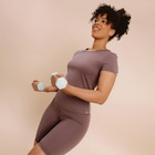 Promo T-shirt de sport court ajusté mauve femme à 9,99 € dans le catalogue La Halle à Saint-Clément-de-Rivière