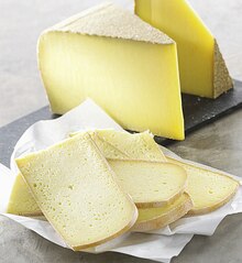 Casino Supermarchés Châtenay-Malabry - Comté Bio 4 mois d’affinage Promo Comté Bio 4 mois d’affinage dans le catalogue Casino Supermarchés "Le mois Casino magic !!" à Châtenay-Malabry