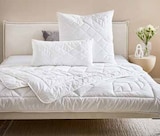 Aktuelle Bettdecke Angebote bei XXXLutz Möbelhäuser in Salzgitter Aktuelles Sommerbett ca. 135 x 200 cm Angebot bei XXXLutz Möbelhäuser in Salzgitter ab 19,99 €