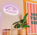 Lampe LED murale Donut avec port USB dans le catalogue Maxi Bazar